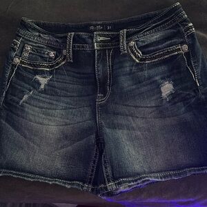 Slightly used classic size 31 (5/6)  Miss Me are true to size and comfortable.